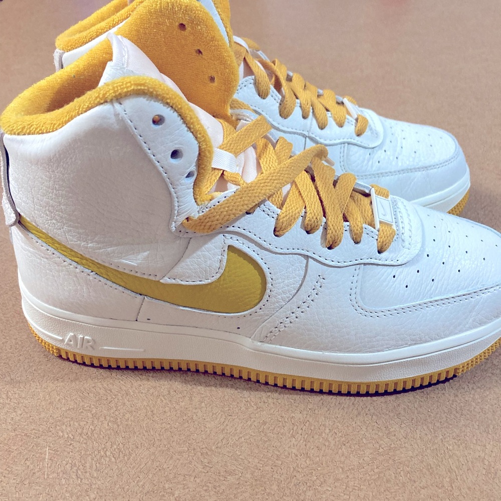 NIKE AIR FORCE 1 (W)